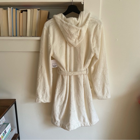 NWT women’s robe Sz small starts sorts juniors sizing - Picture 6 of 11